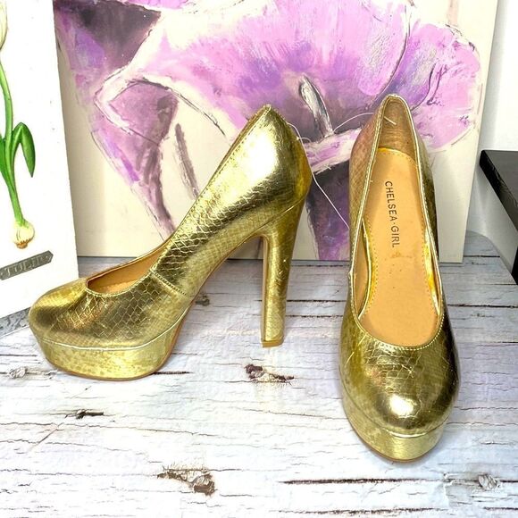 🌷 Chelsea Girl🌷 Gold Snakeskin Print Closed Toe Pumps Heels NWT - Picture 2 of 12